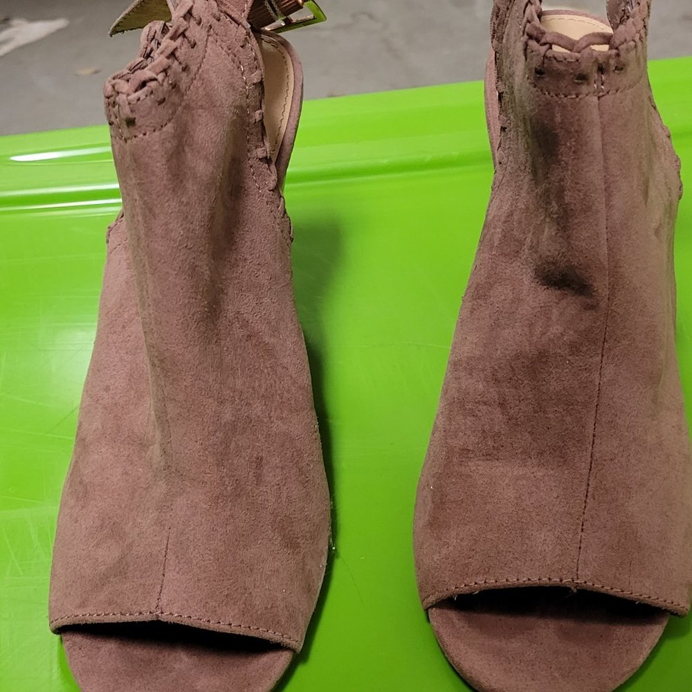 LC Lauren Conrad Pink suede wedges